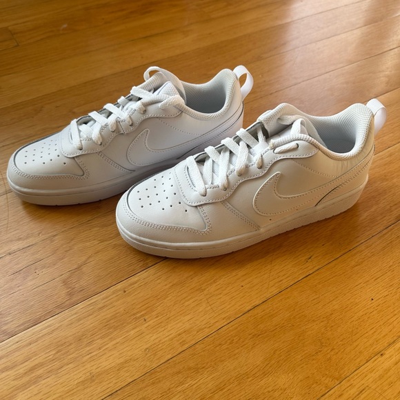 Nike Youth Low Court Borough size 5.5Y - Picture 3 of 4
